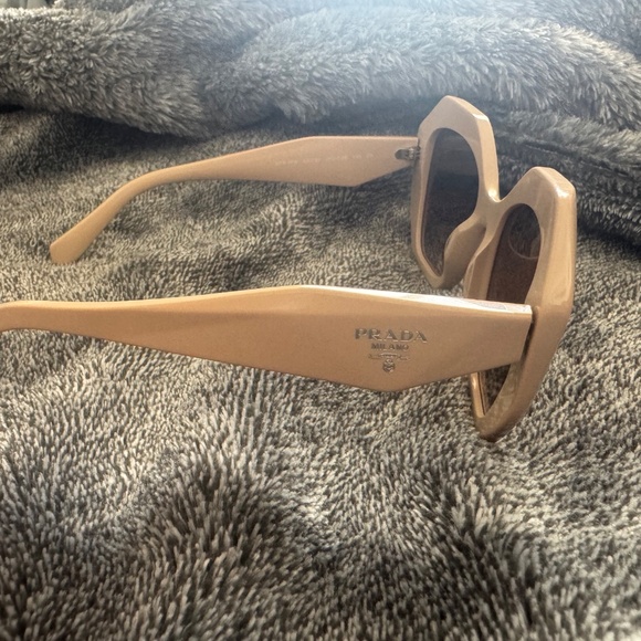 Prada Sunglasses - Picture 4 of 10